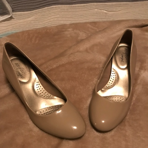 Never worn! Dexflex Comfort. Patent leather pump. Size 7.5 - Picture 3 of 4